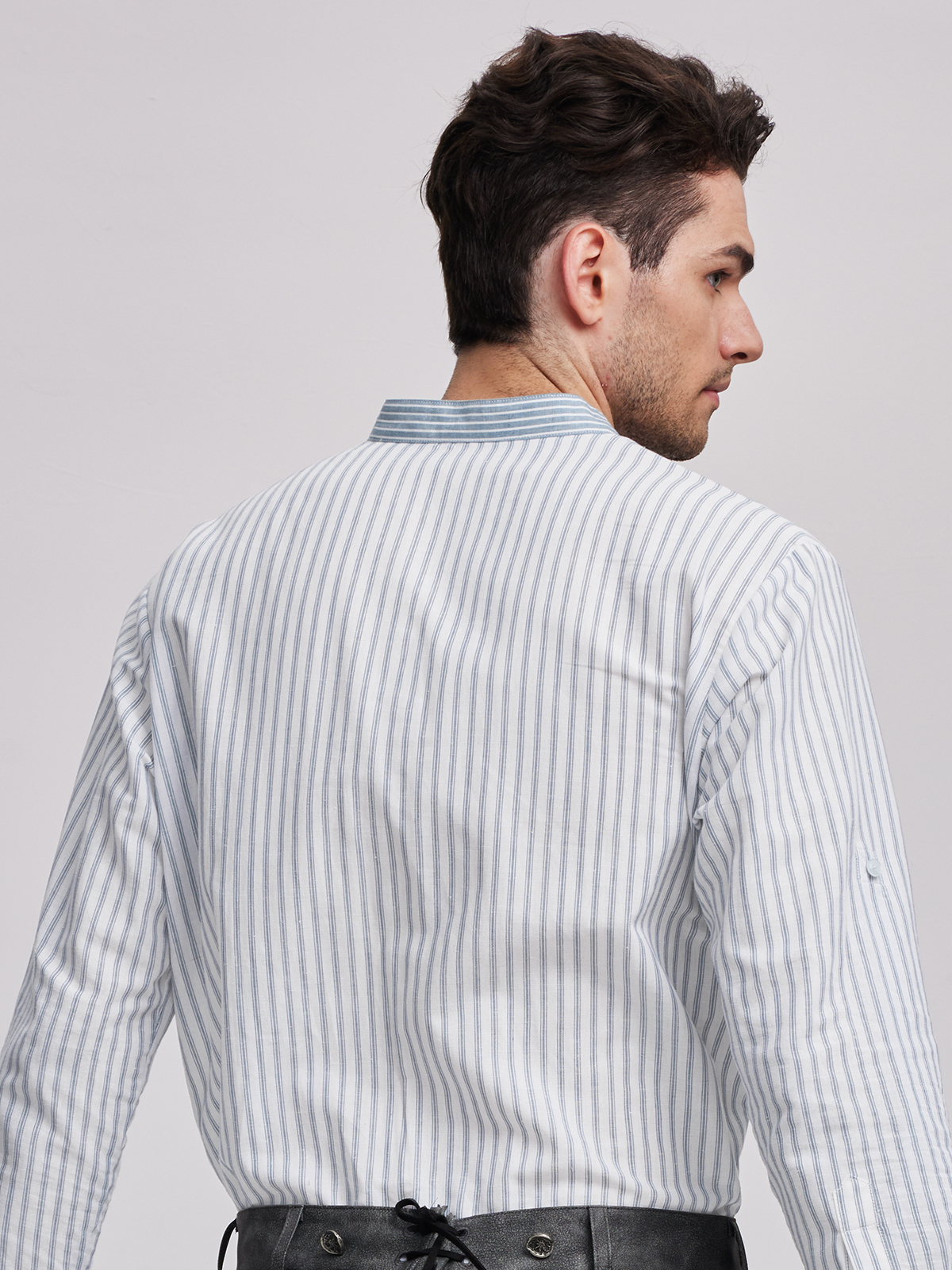 Stylische kurze Bluse in Blau