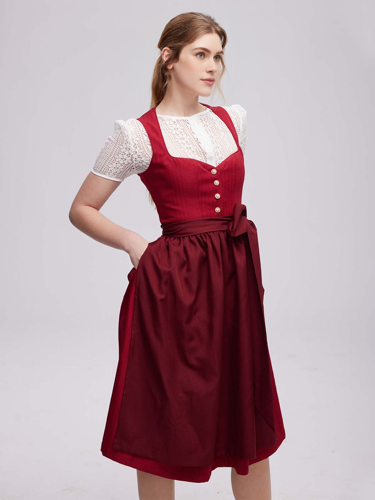Dirndl in Rot – Eleganz und Tradition