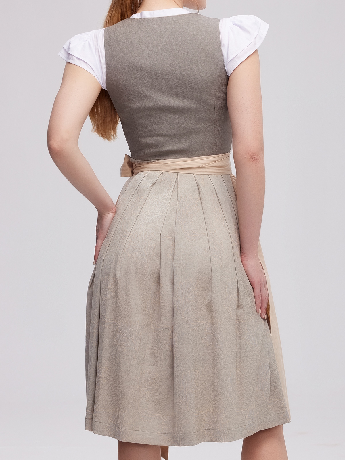 Modernes Dirndl in Grau