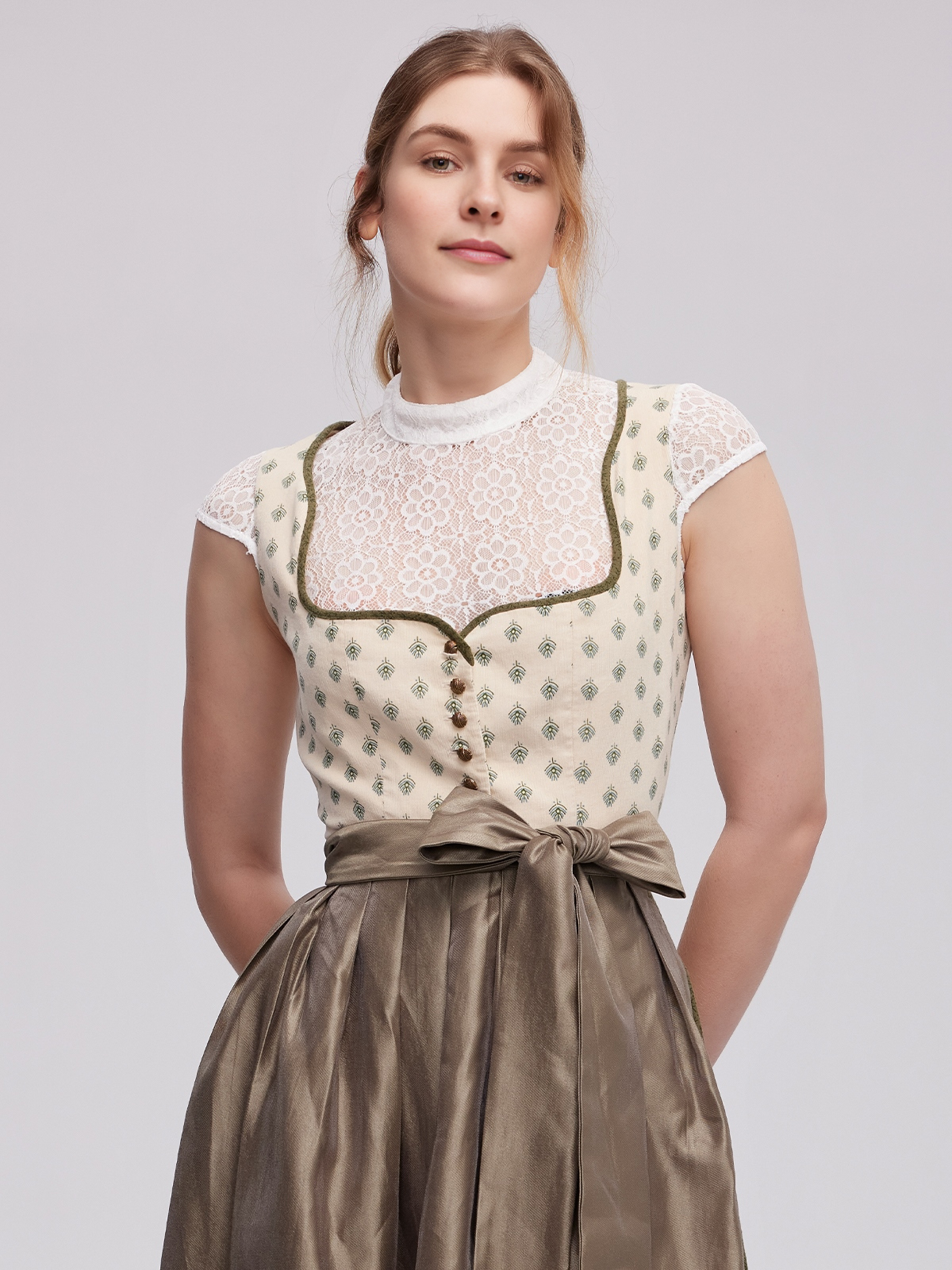 Traditionelles Dirndl in Gelb