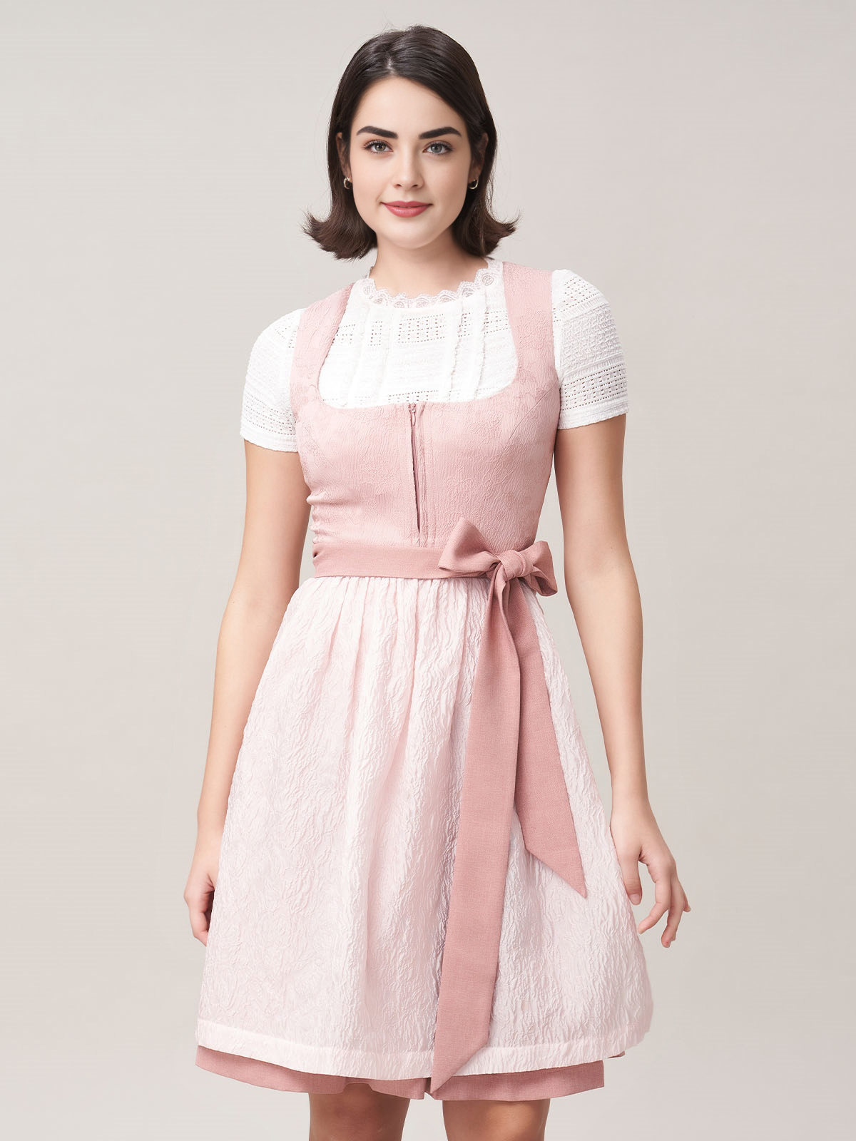 Elegantes rotes Dirndl mit floralen Details