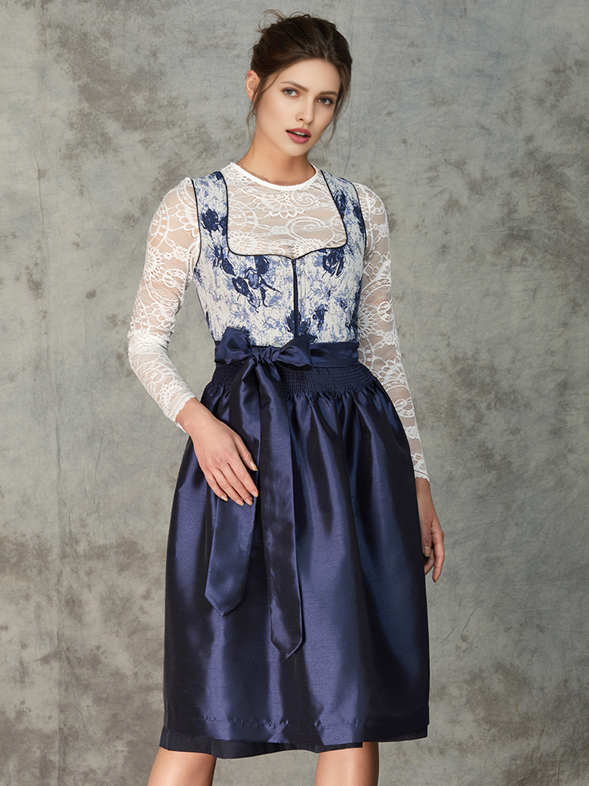 Modernes Khaki Dirndl mit schlichter Silhouette