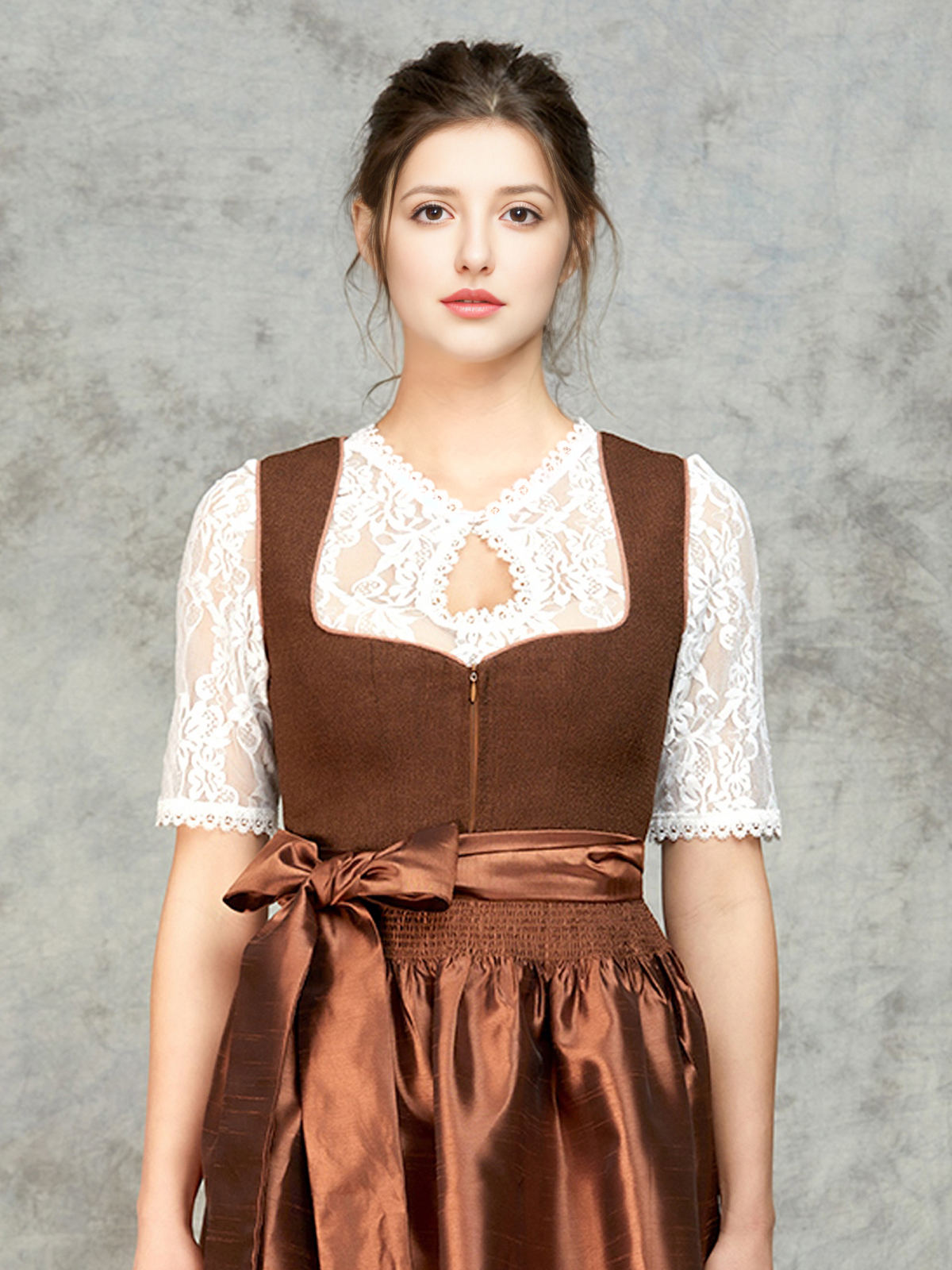 Grau Dirndl mit eleganter Schürze
