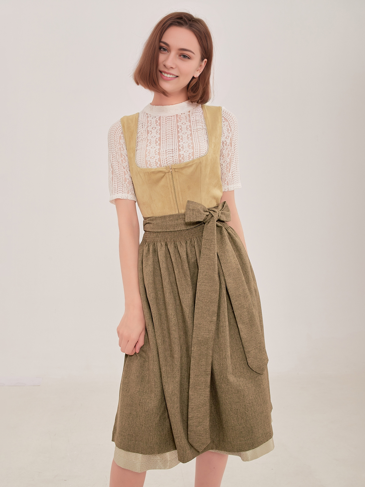 Schwarze Dirndlbluse in perfektem Schnitt