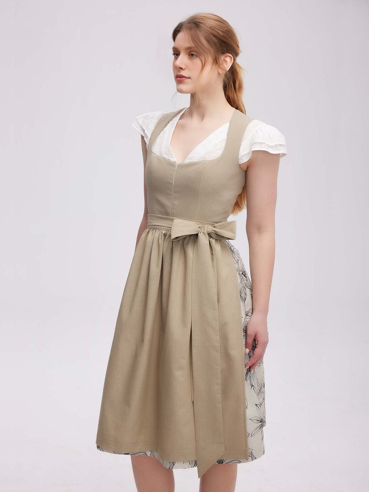 Stylische Kurzarm Dirndlbluse in Grün