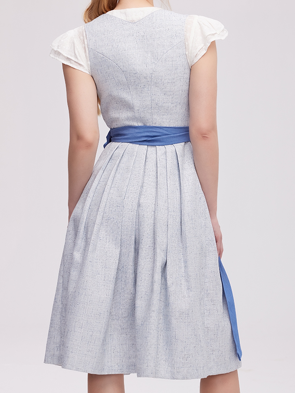 Pinkes Samt Dirndl in eleganter Ausführung
