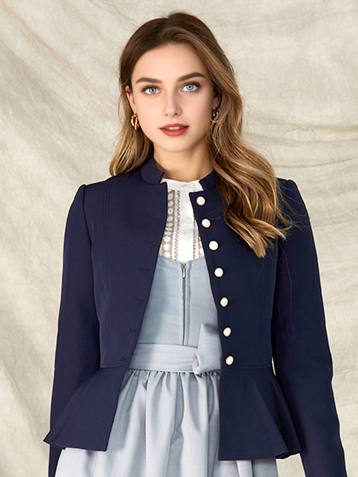 Dunkelgrüne Dirndlbluse mit marineblauer Weste