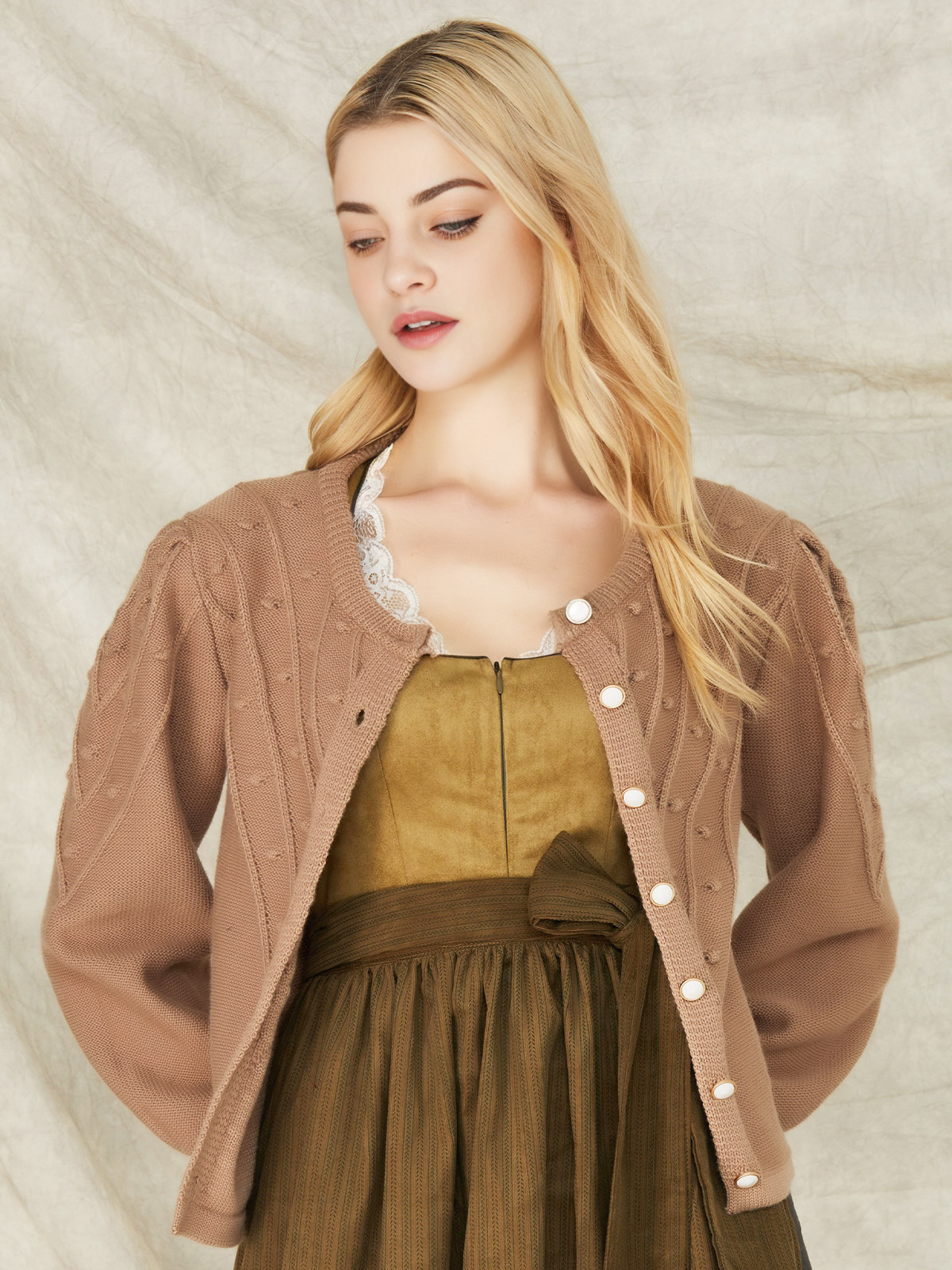 Dirndlbluse in Altrosa mit Strickmuster