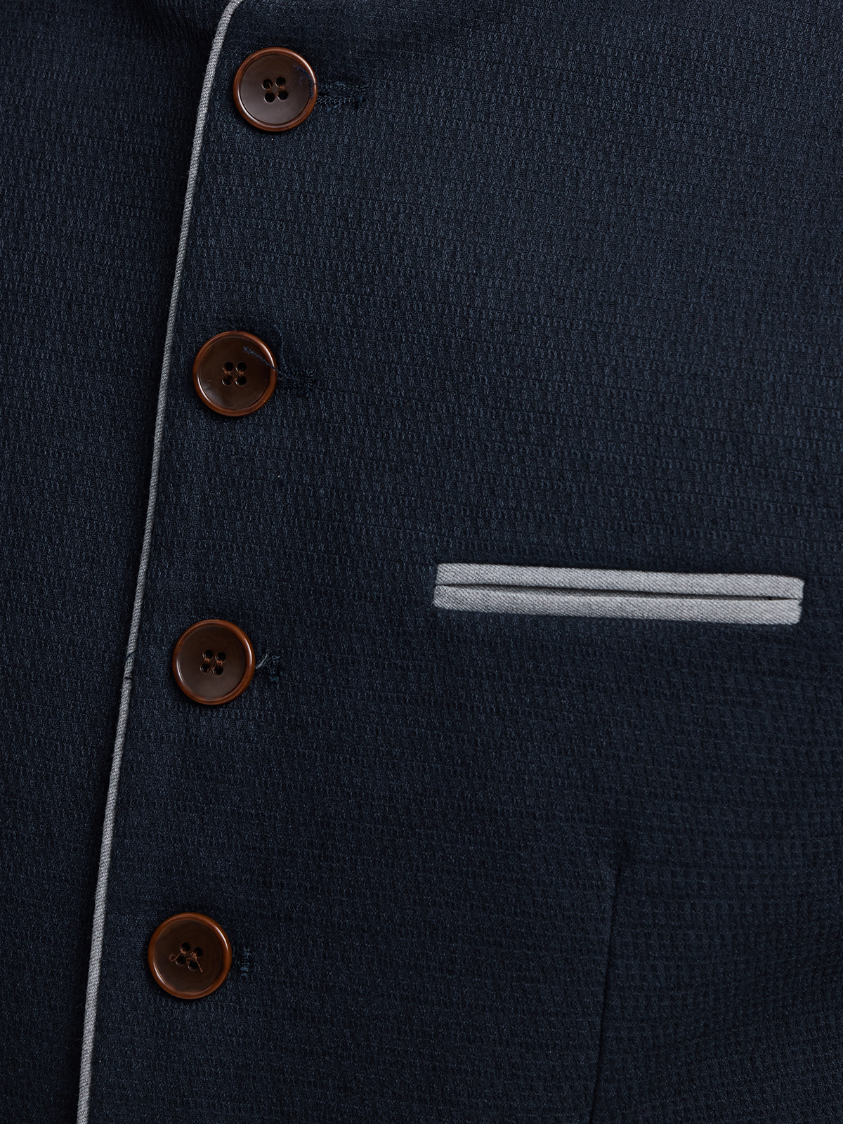 Graue Dirndlbluse in modernem Design