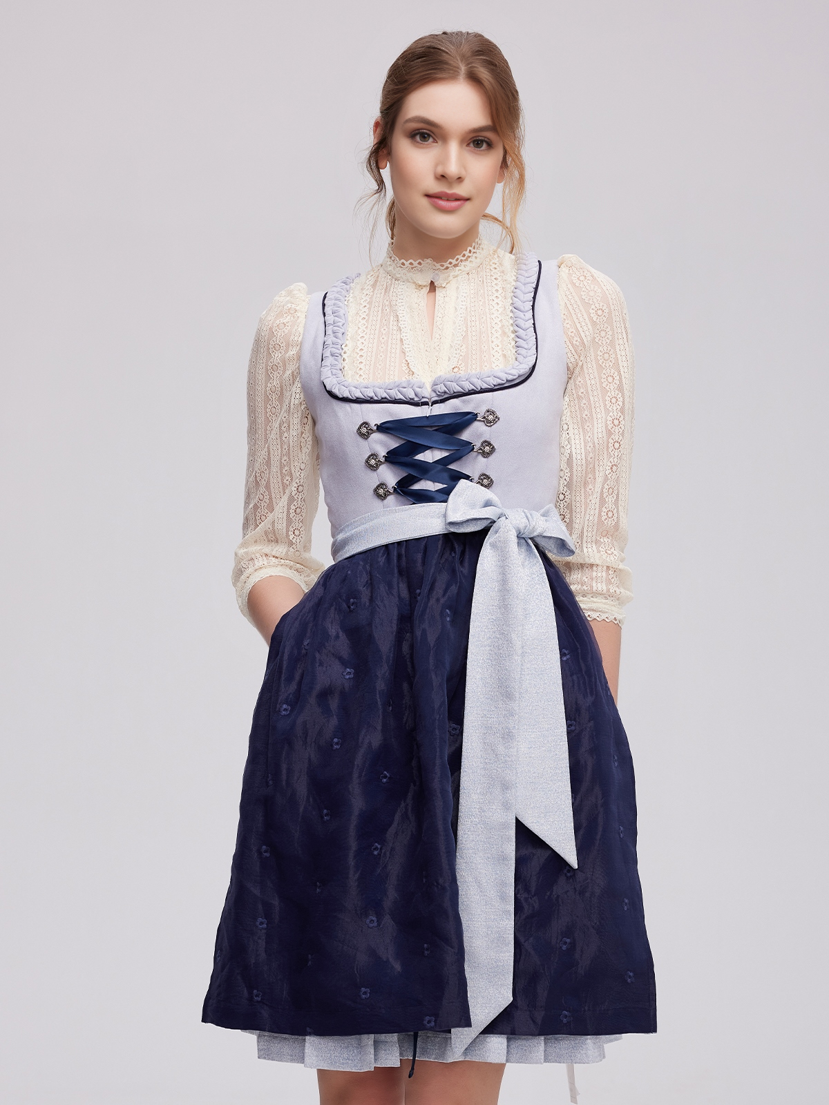 Dirndl in Blau