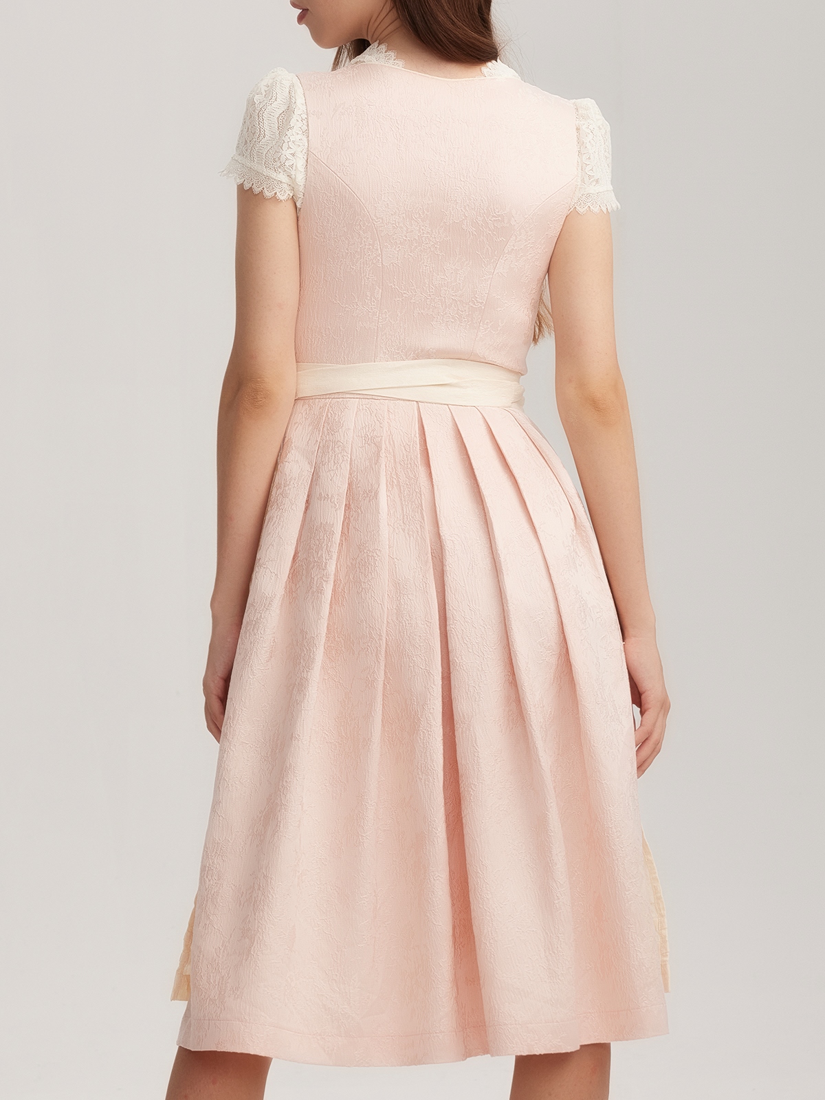 Hellblaues Dirndl mit modernem Schnitt