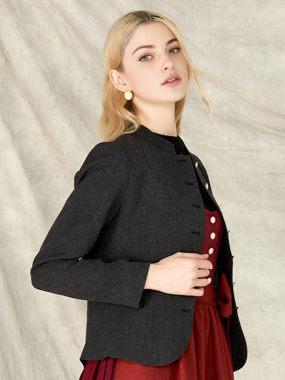 Modernes Dirndl in Schwarz