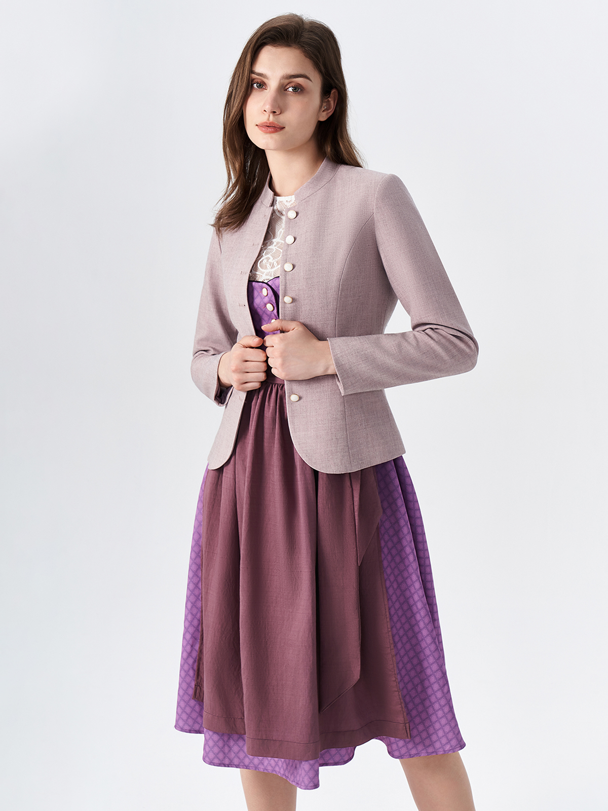 Modernes Dirndl in Lila