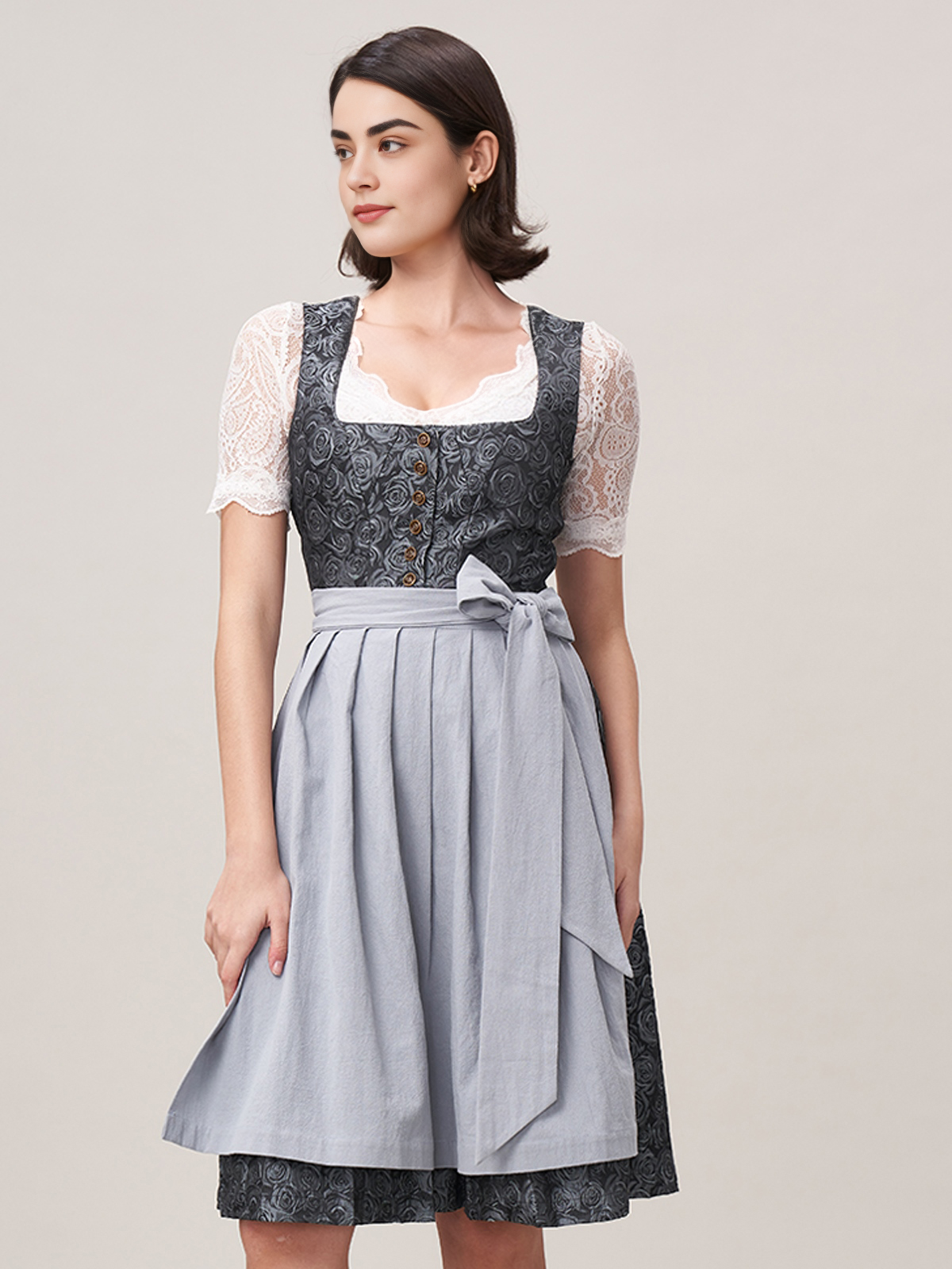 Traditionelle blaue Dirndlbluse mit modernem Schnitt