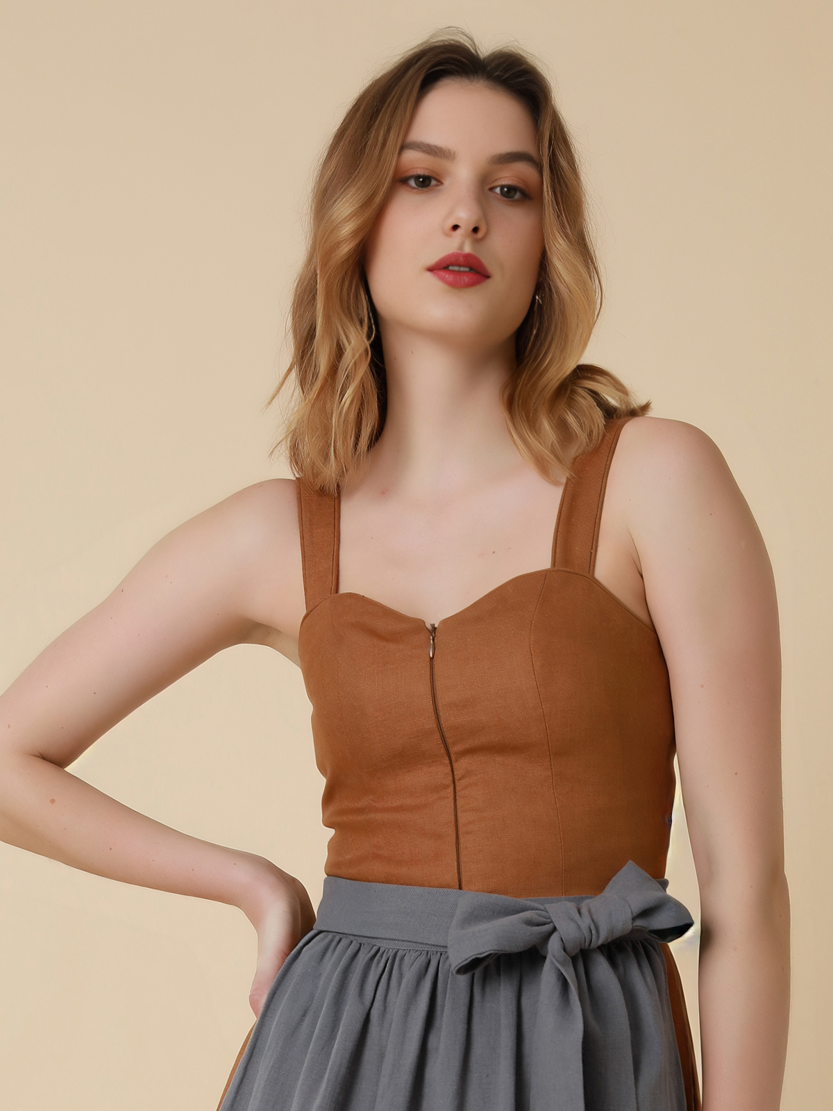 Modernes Dirndl in Gelb