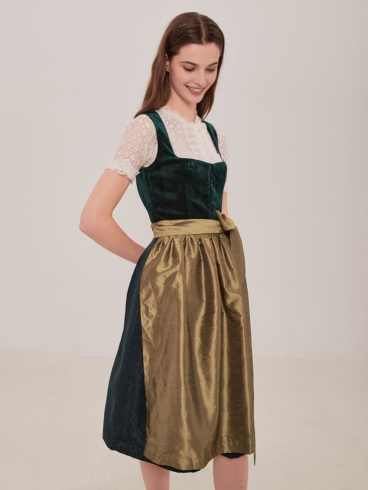 Stilvolles grünes Dirndl