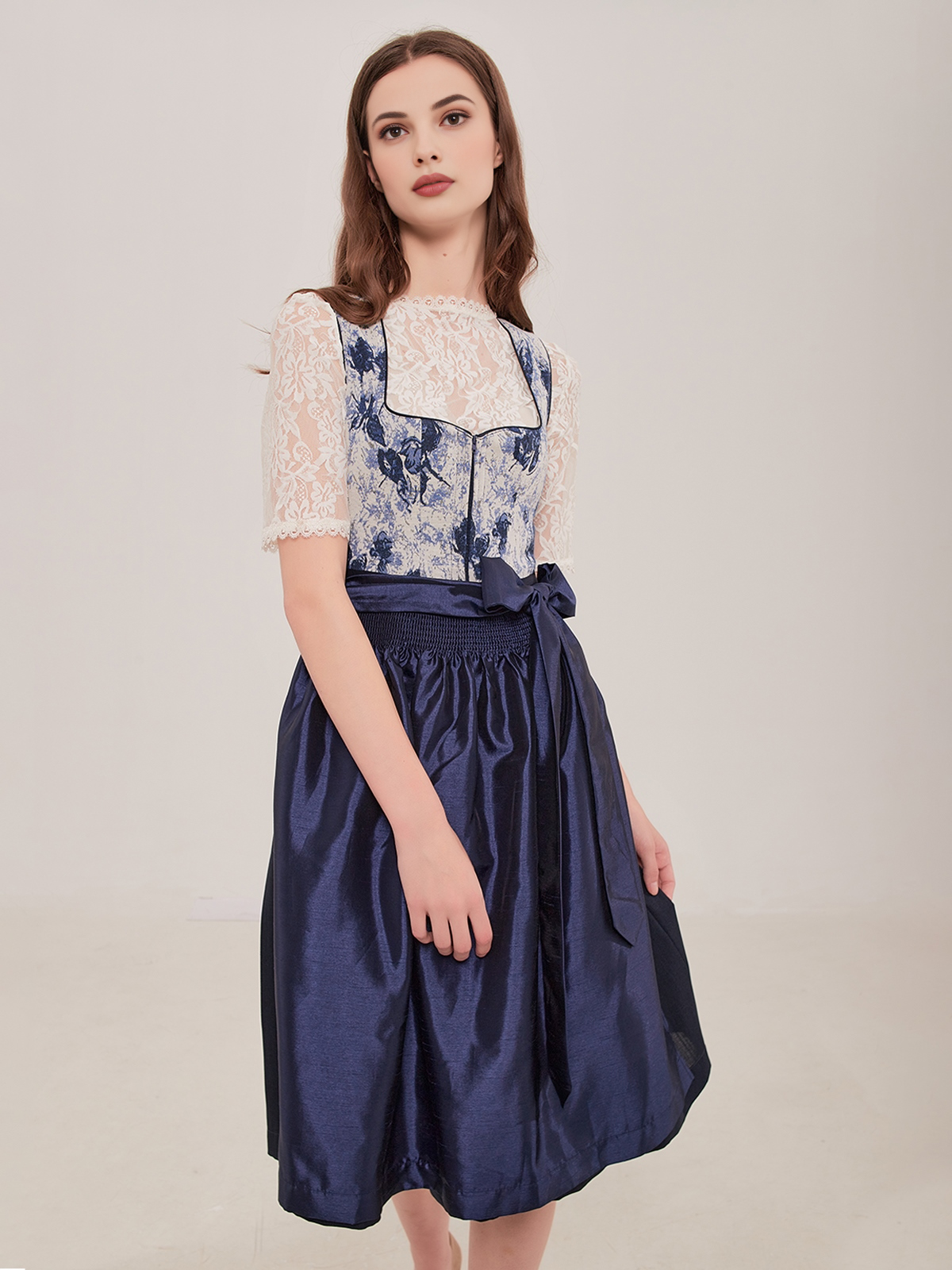 Dirndl Damen Grün in verschiedenen Nuancen