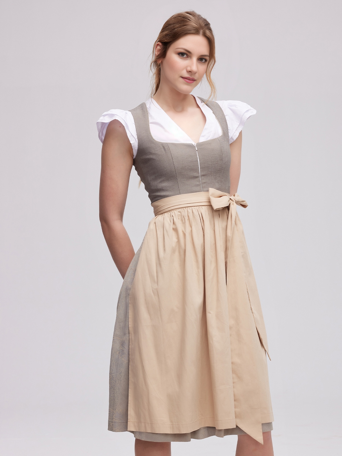Dirndl in Grau