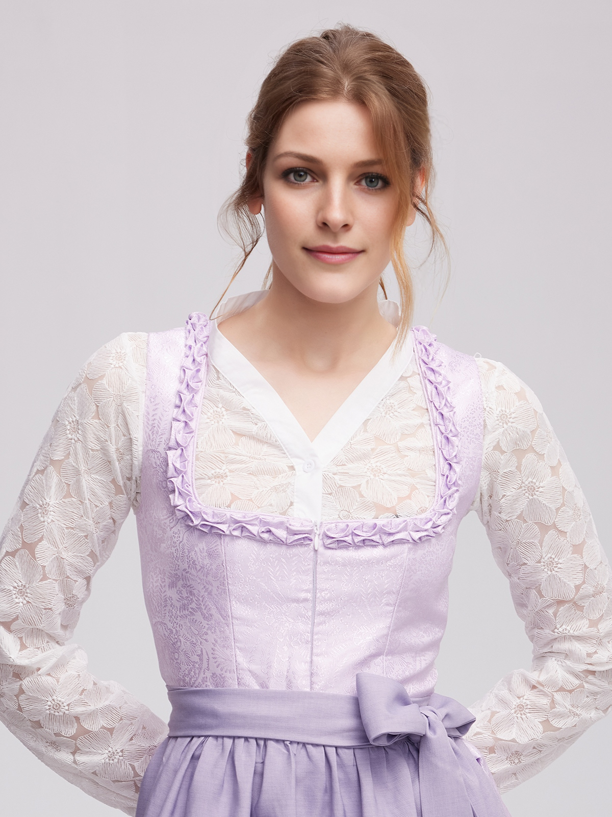 Dirndl in lila und blau