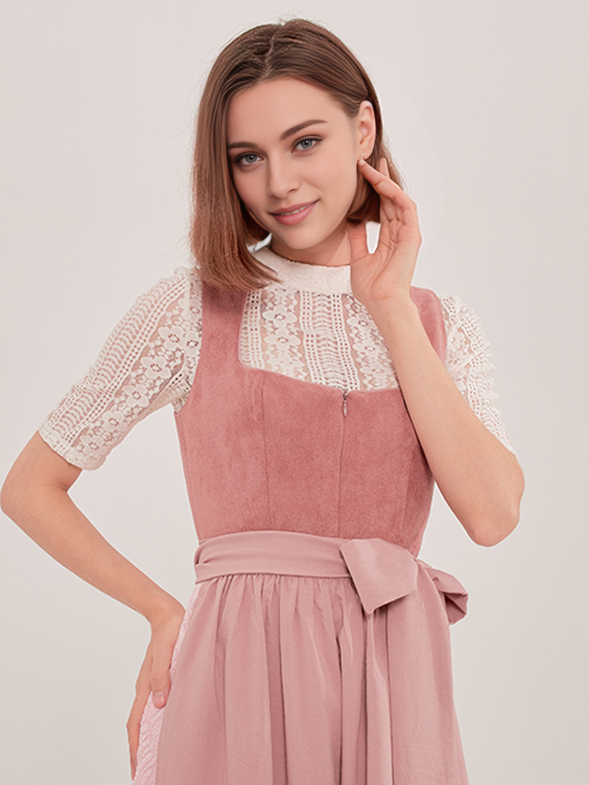 Strahlendes Dirndl Gelb mit floralen Akzenten