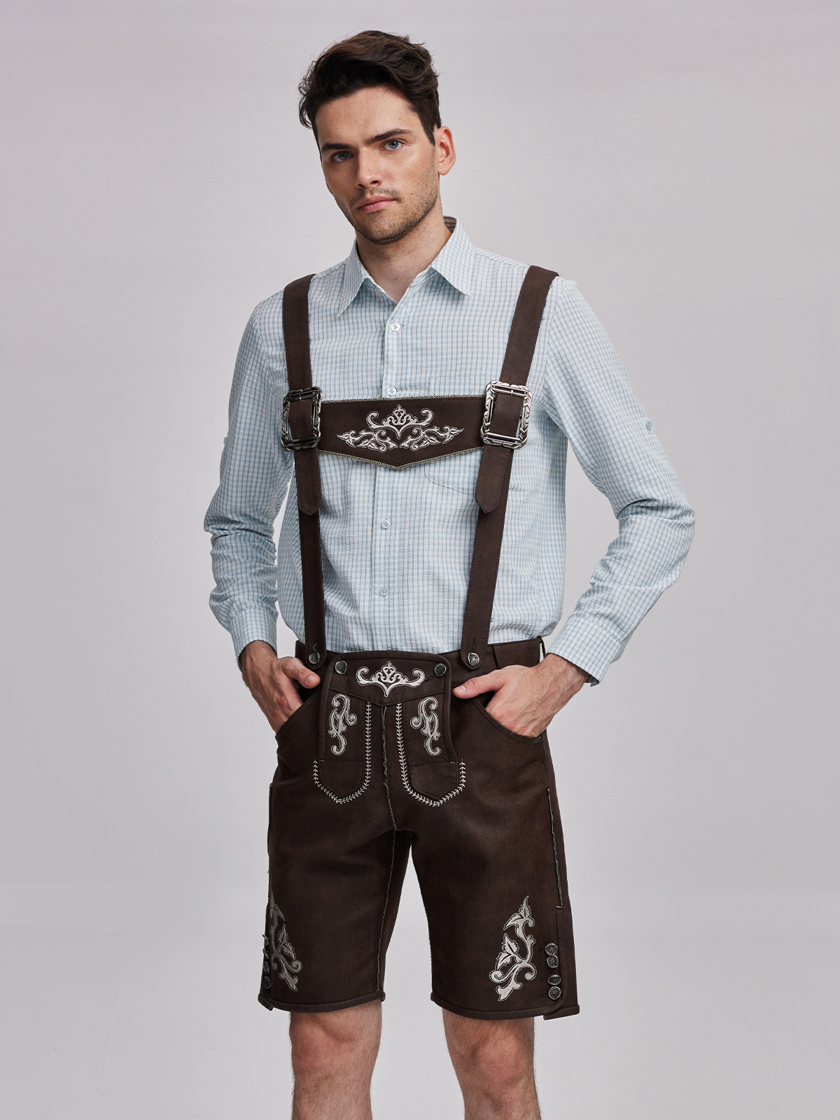 Modernes Dirndl in urbanem Setting