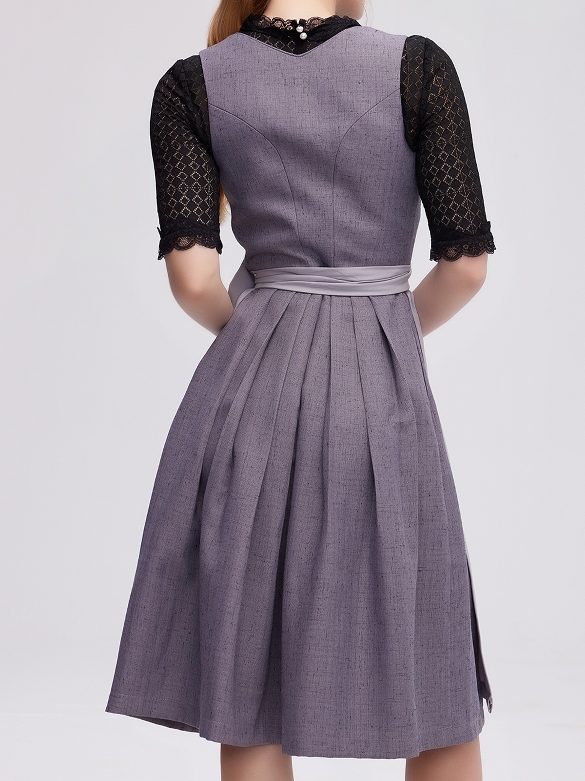 Modernes Dirndl in Grau