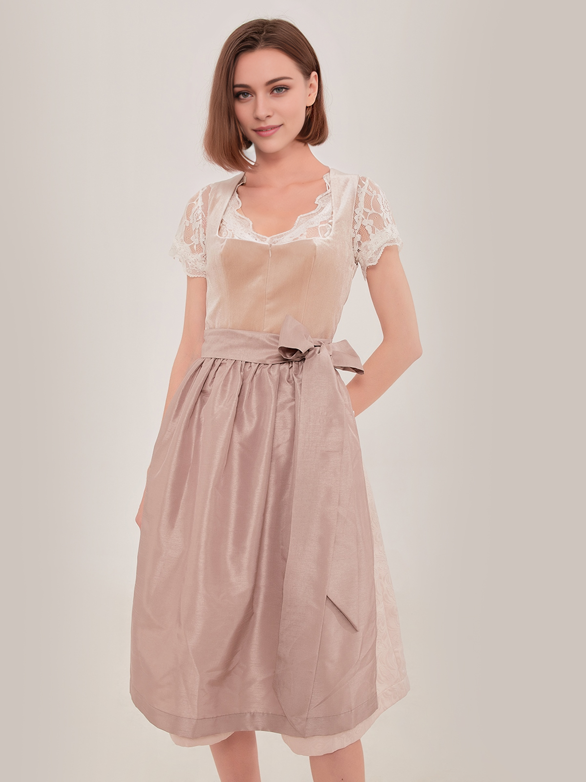 Rotes Dirndl Samt – Tradition und Eleganz