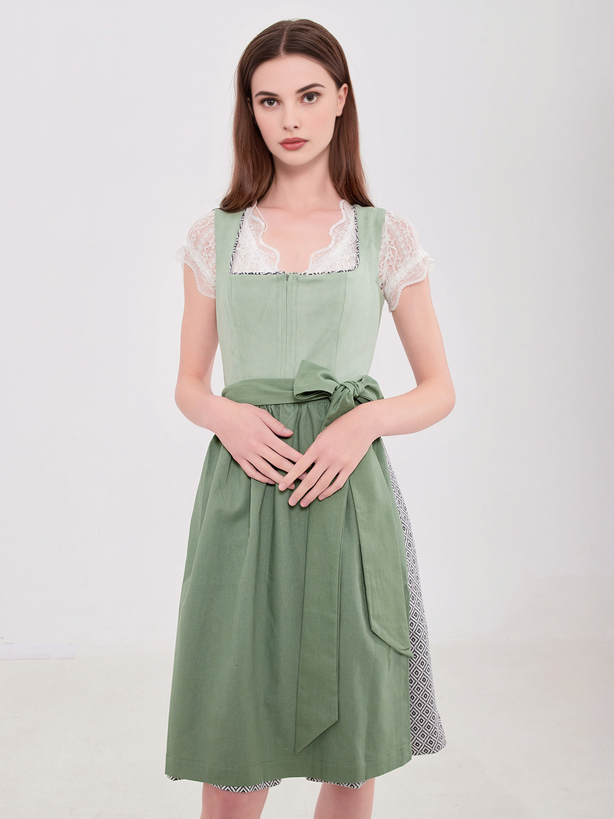 Traditionelles Dirndl in Grün