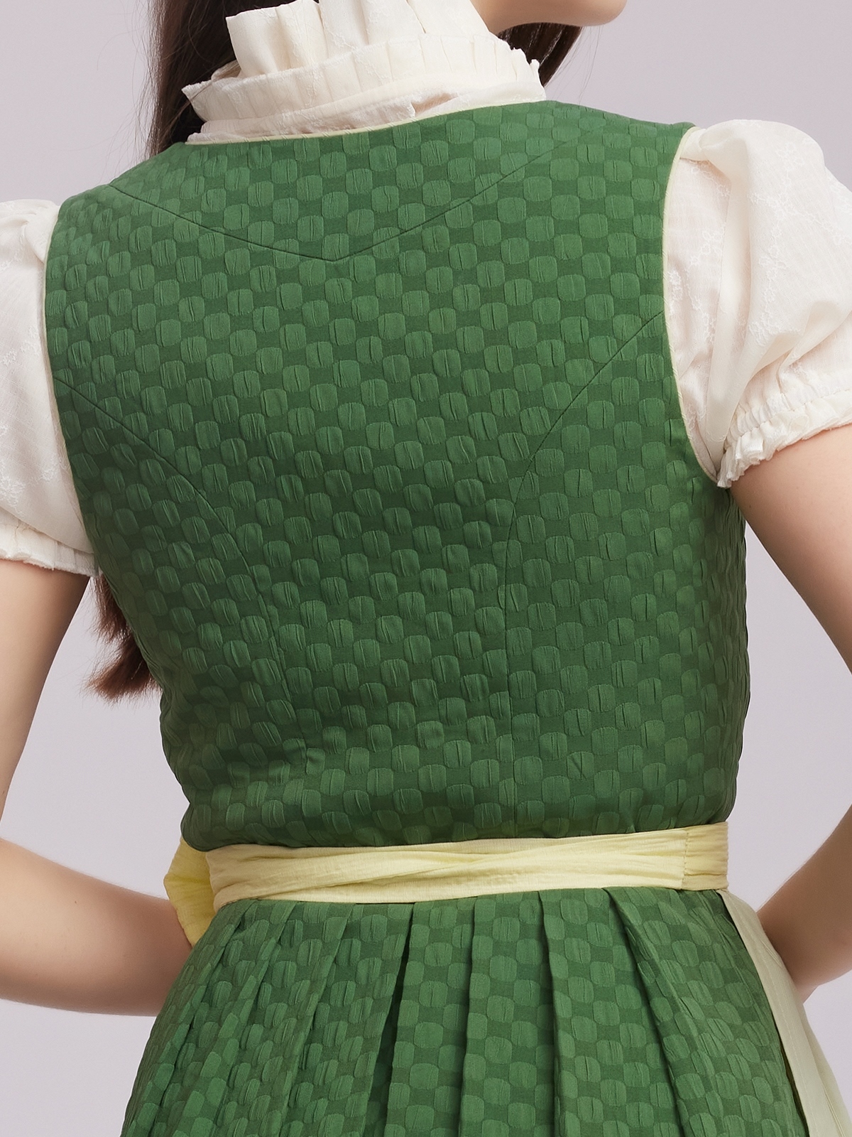 Modernes Dirndl in beige schwarz