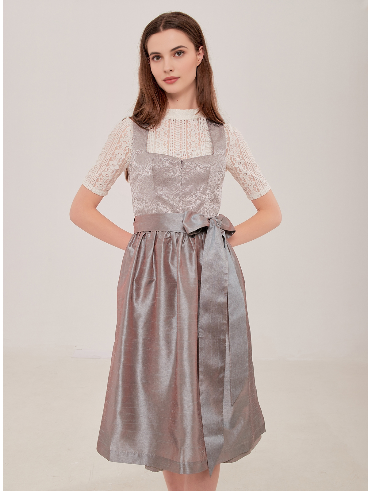 Dirndl in Grün – perfekt für sommerliche Anlässe