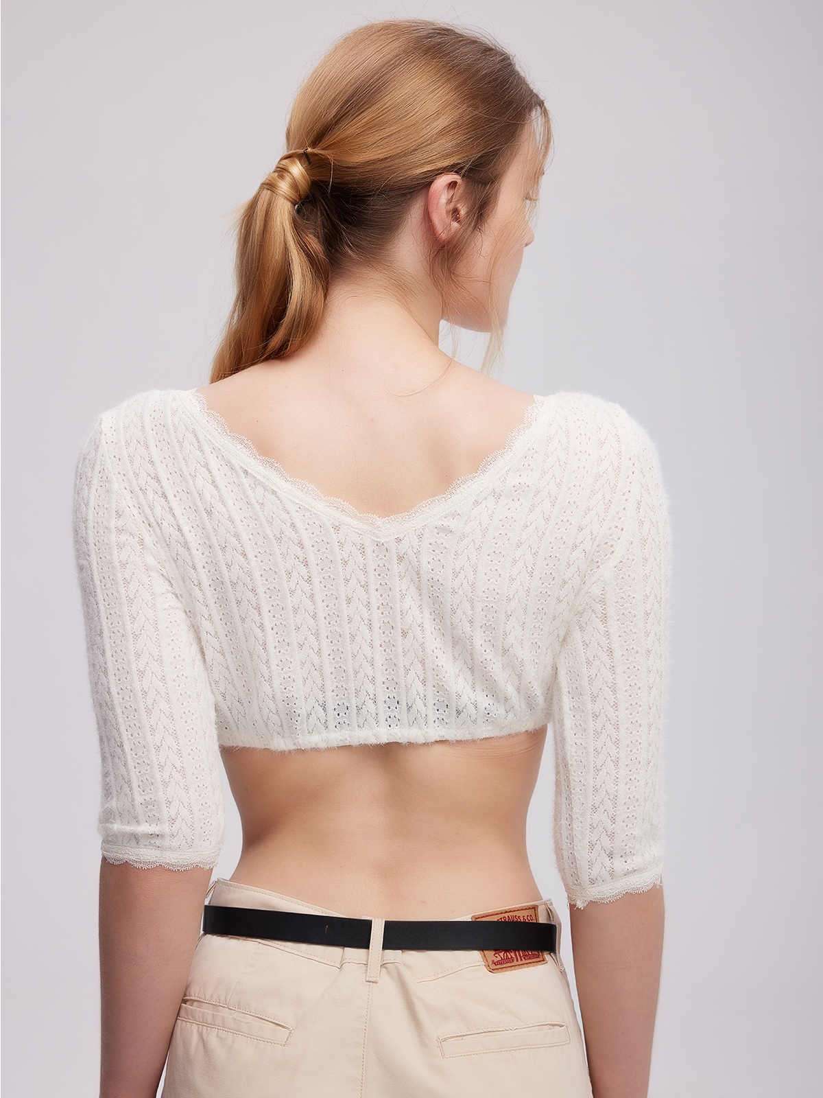 Modernes Dirndl in Weiß mit Mieder